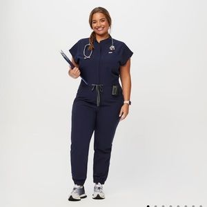 Rafaela Cargo ScrubJumpsuit in navy blue. Size XXS